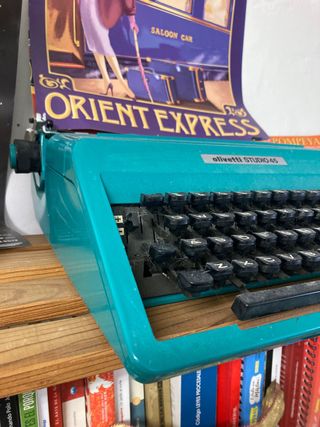 Maquina de escribir Olivetti Studio 45 para adorno