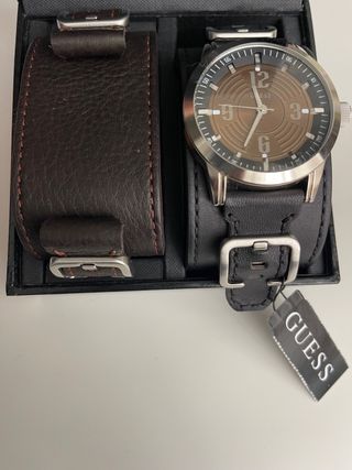 Reloj correa doble piel marca Guess