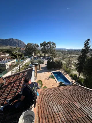 Reparación de tejados y goteras ..