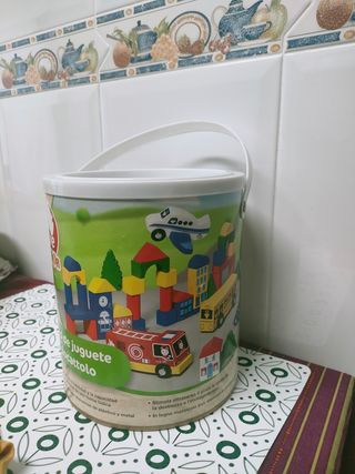 Cubo piezas de madera