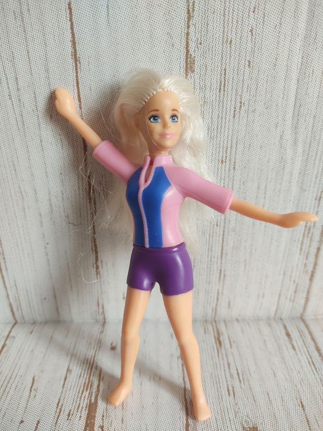 Muñecas Barbie pequeñas, veterinaria y deportistas