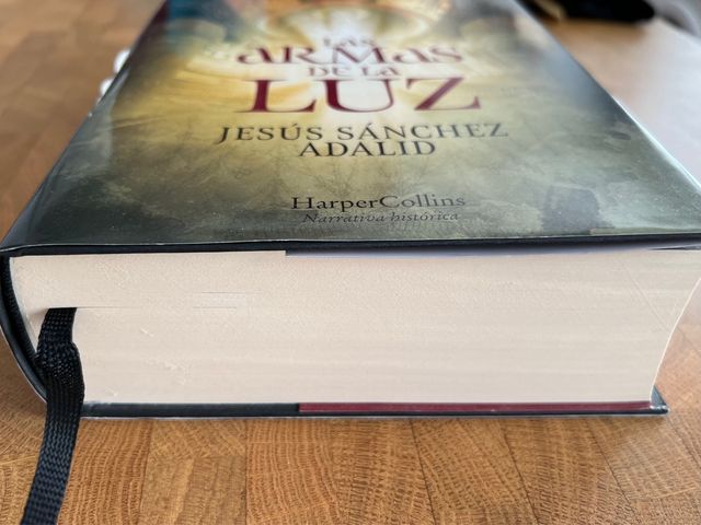 LIBRO LAS ARMAS DE LA LUZ