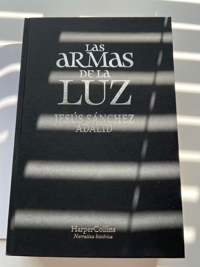 LIBRO LAS ARMAS DE LA LUZ