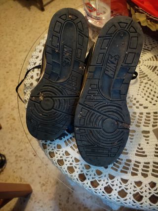 NIKE negro y dorado