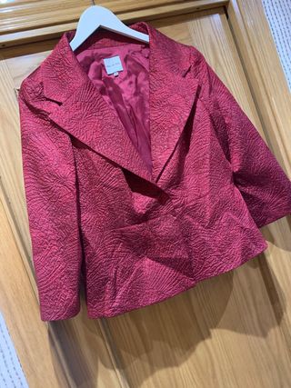 Chaqueta granate talla: 44 Fiesta (Jesus Del Pozo)