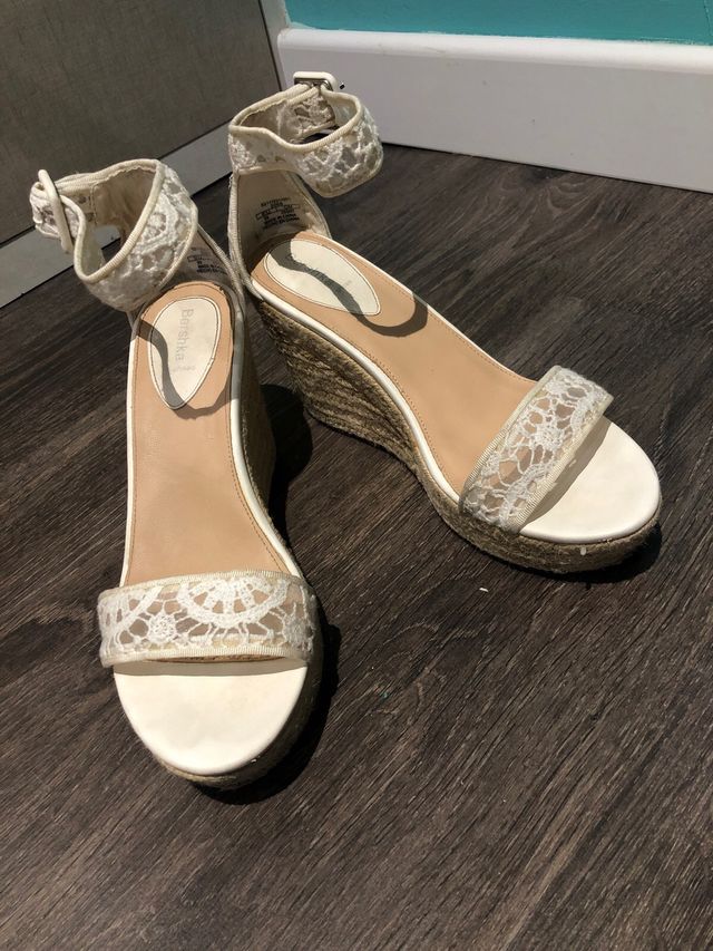 sandalias blancas de cuña