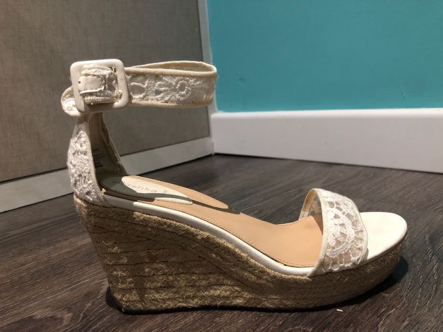sandalias blancas de cuña