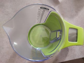 Caraffa con bilancia