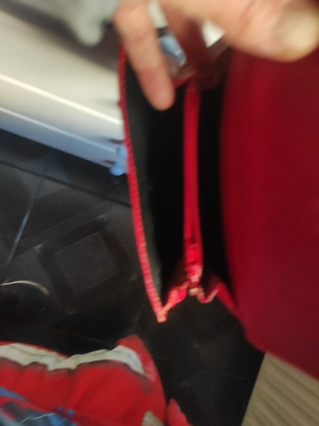 Cartera roja en Piel ,marca CACHE