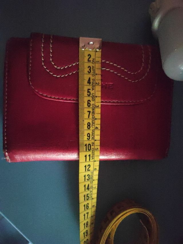Cartera roja en Piel ,marca CACHE