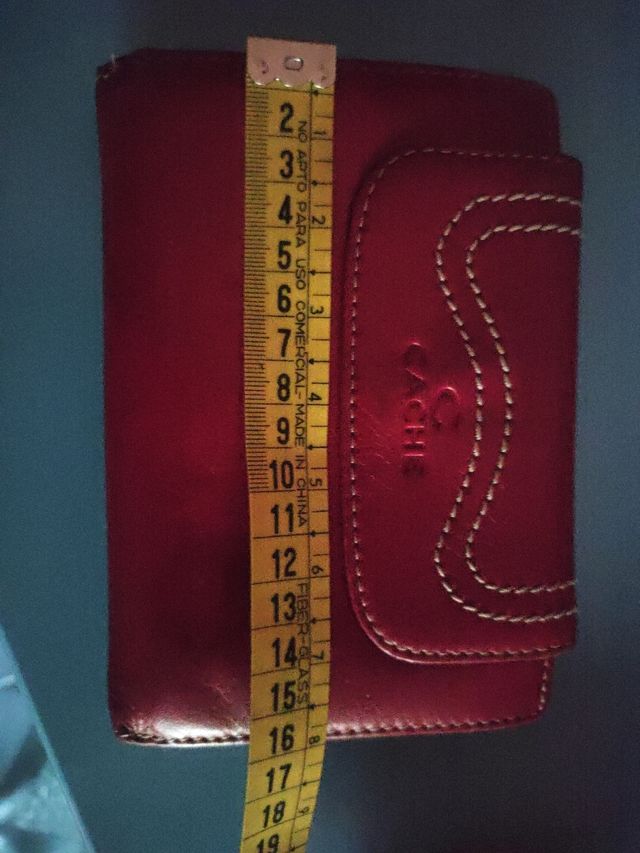Cartera roja en Piel ,marca CACHE