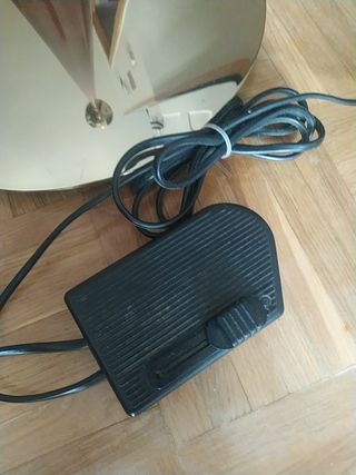 lampara de nogal antigua de pie preciosa