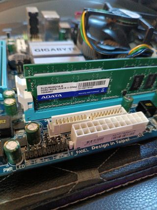 Placa base Gigabyte