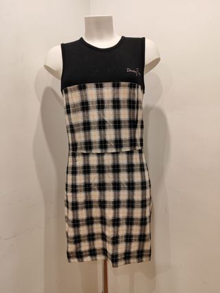 Vestido entallado manga corta (cuadros).