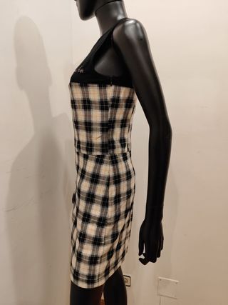 Vestido entallado manga corta (cuadros).