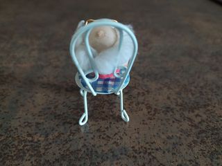 Figura miniatura abuelo lector vintage