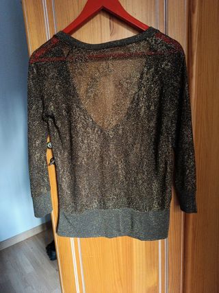 Suéter dorado calado