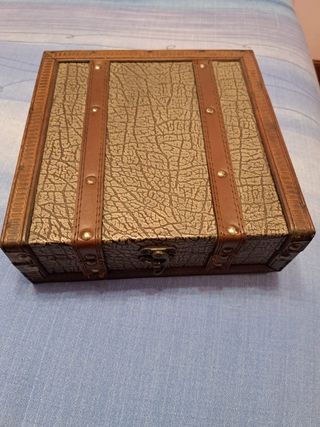 Estuche con vasos con flor de plata