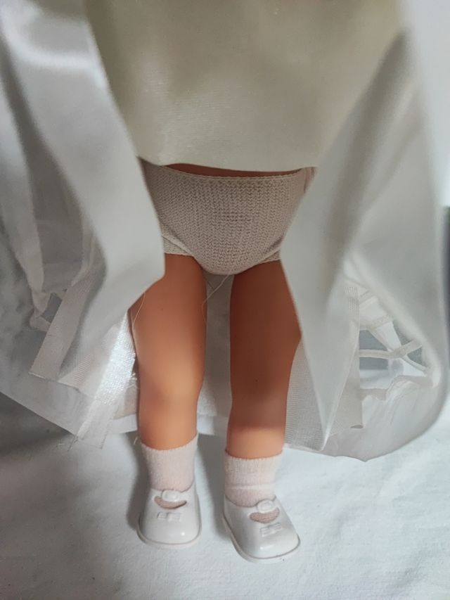 Lesly antigua muñeca comunión