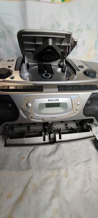 Radio stereo-lettore CD e musicassetta -registrato