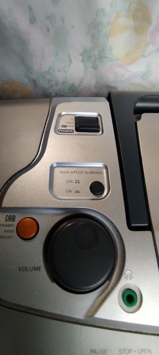 Radio stereo-lettore CD e musicassetta -registrato