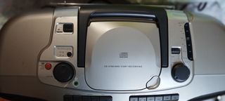 Radio stereo-lettore CD e musicassetta -registrato