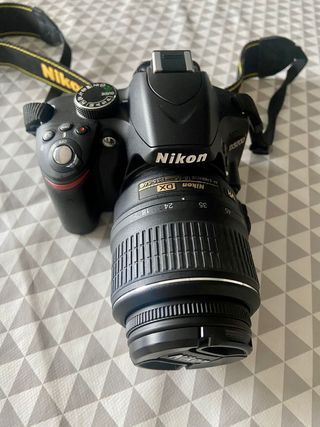Nikon D3200 con accesorios