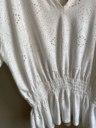 blusa blanca calada - zara