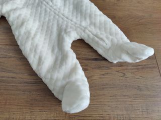 Buzo para bebé con capucha