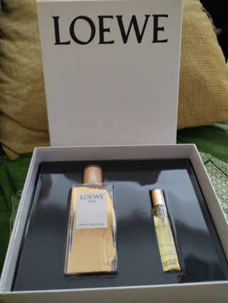 Estuche de perfume Aura White Magnolia de Loewe