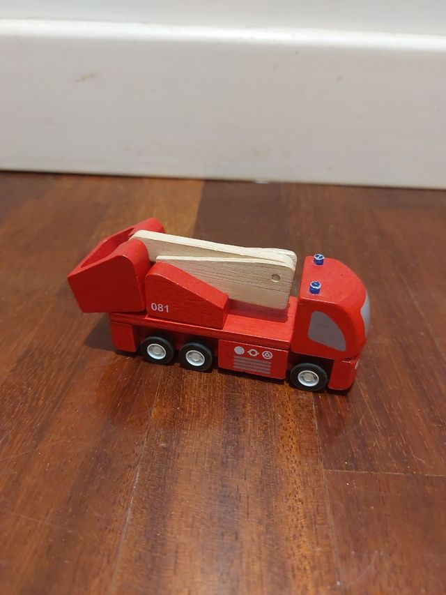 Camion pompieri in legno