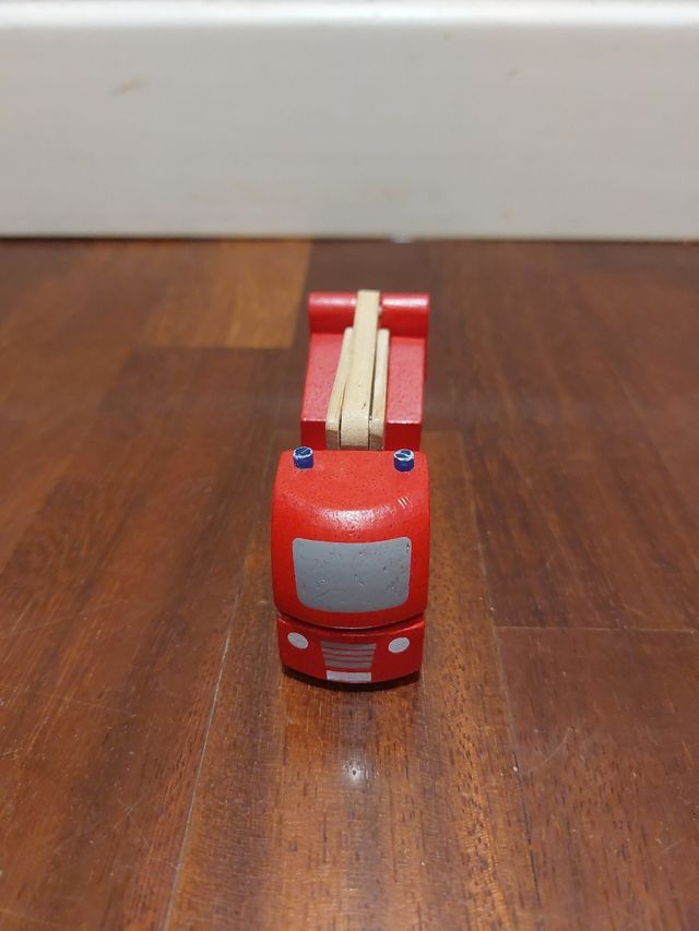 Camion pompieri in legno