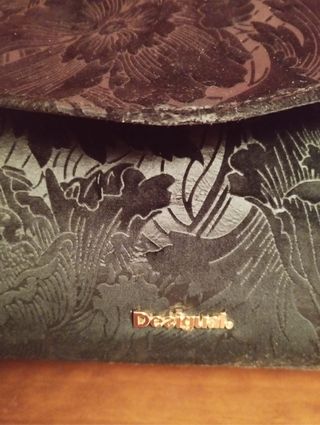Bolso negro Desigual tipo sobre