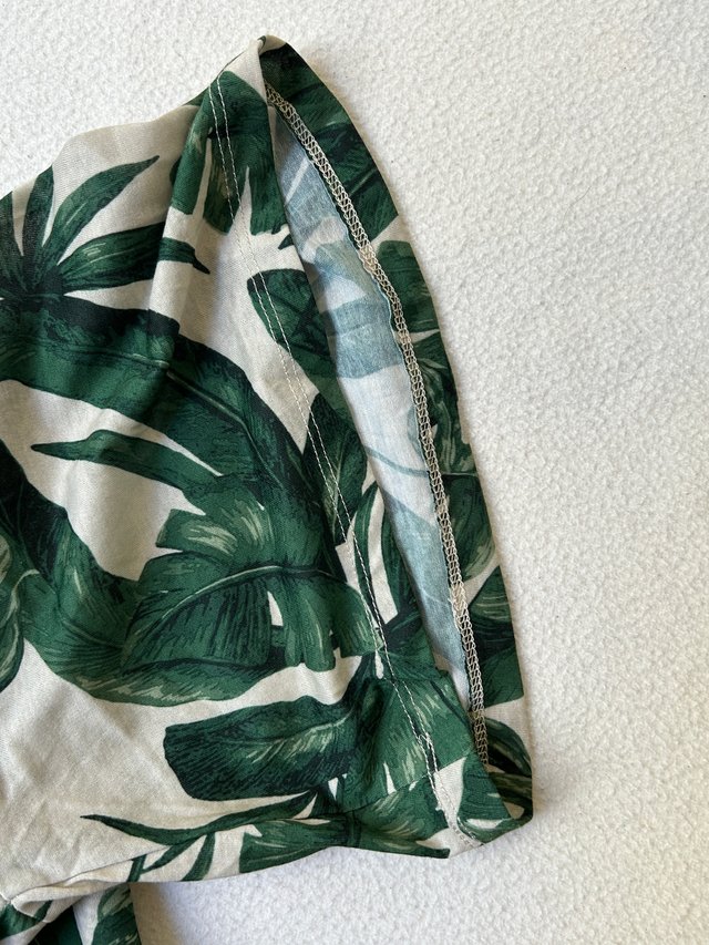 Vestido corto de verano con motivos vegetales