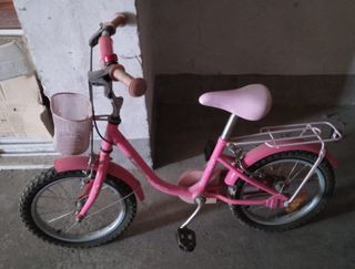 Bicicleta de niña con cesta
