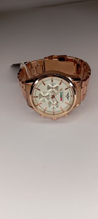 Reloj dorado rosa
