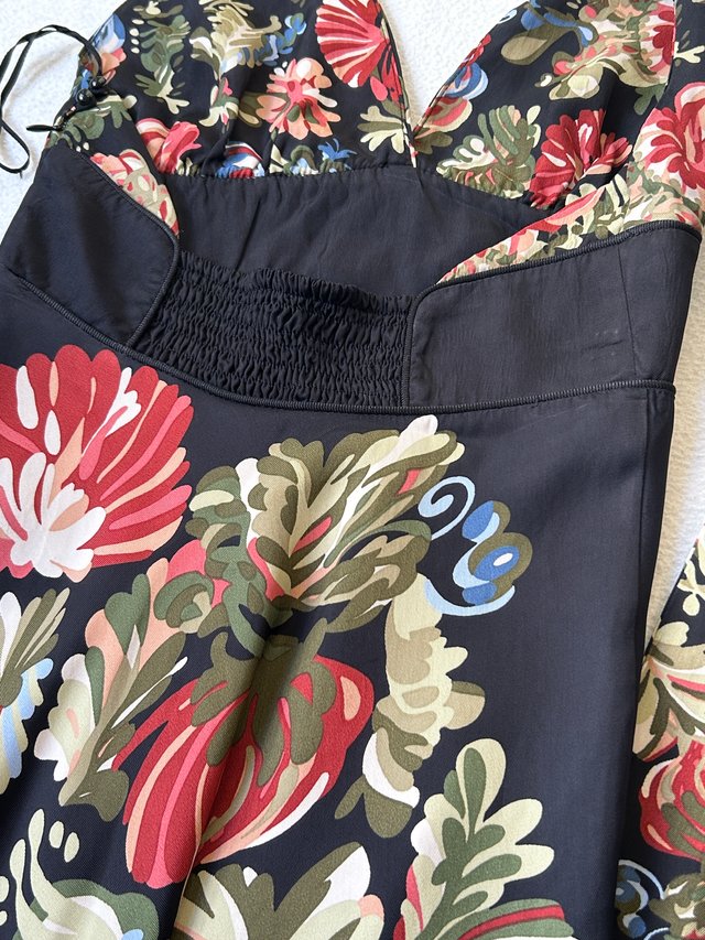 Vestido mini negro con estampado flores Mango