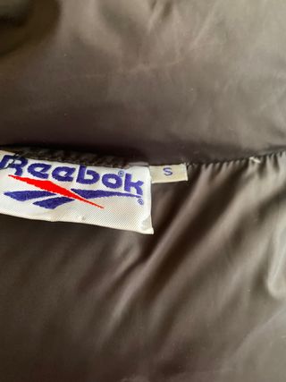 bonita chaqueta Reebok sin estrenar