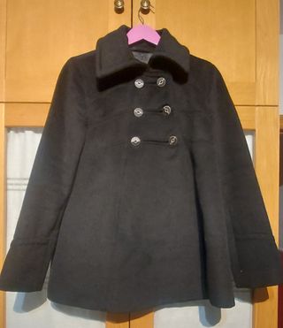 Abrigo negro Zara