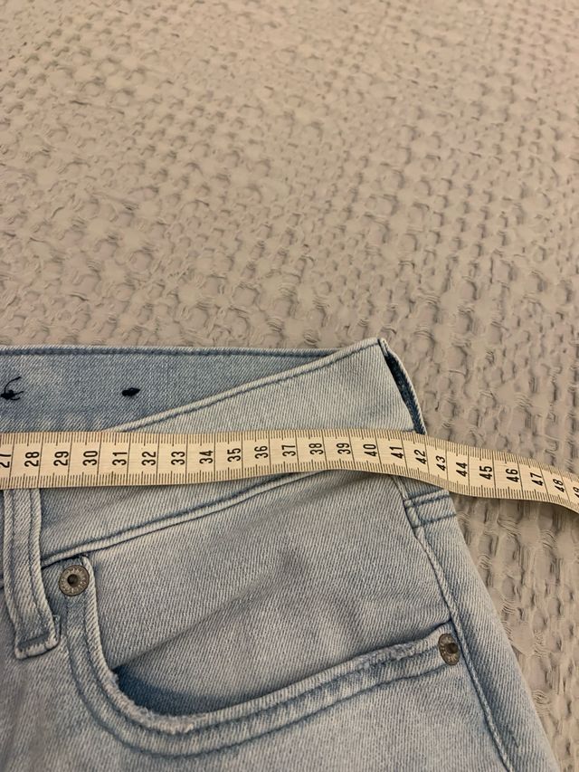 Vaqueros de hombre Hollister. Talla 42