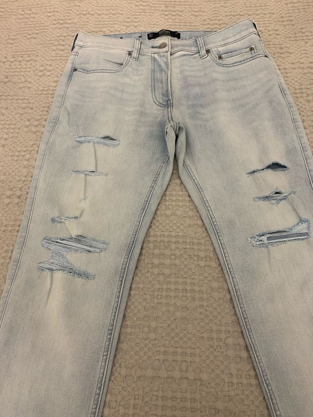 Vaqueros de hombre Hollister. Talla 42
