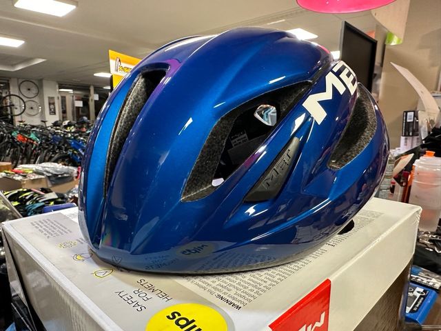 Casco MET STRALE de segunda mano por 40 EUR en Castro Caldelas en