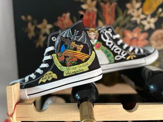 zapas falleras 
entra en @sandrydraws 