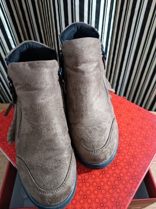 BOTINES CUÑA MARRÓN