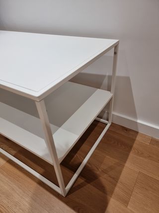 Mesa de centro de metal blanco