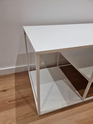 Mesa de centro de metal blanco