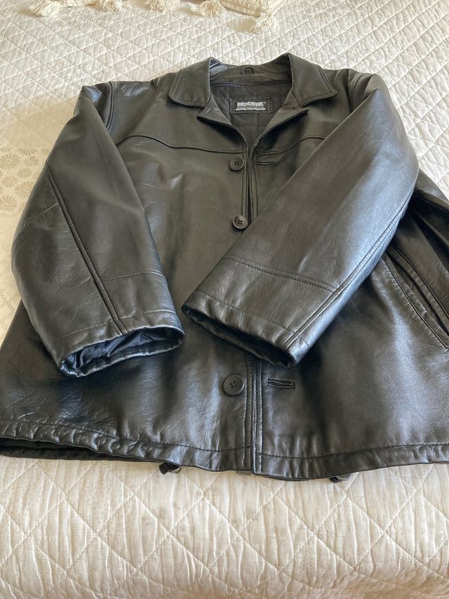 CHAQUETA DE CUERO NEGRA