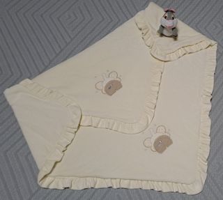 Colcha-arrullo bebé muy suave en color beig.