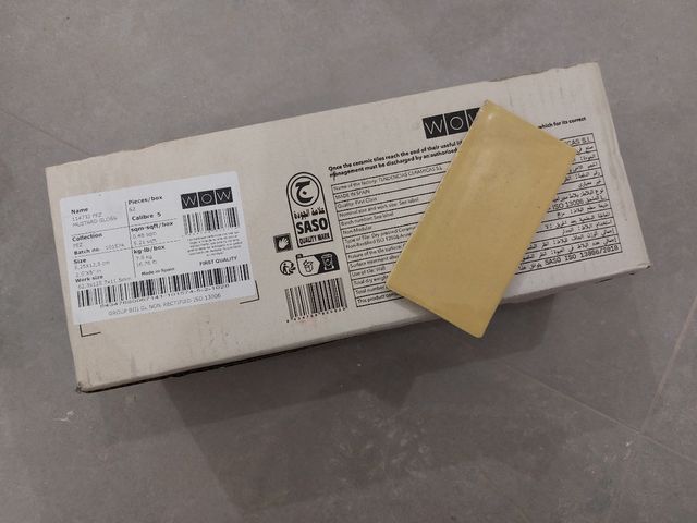 Baldosa baño o cocina color mostaza