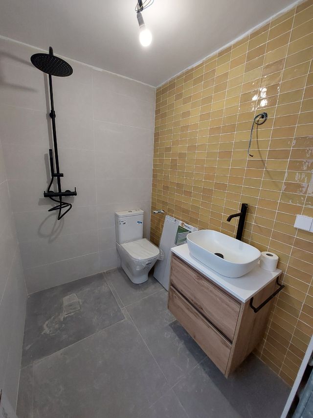 Baldosa baño o cocina color mostaza